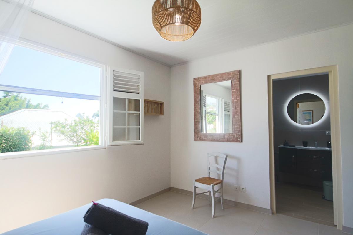27  Location villa piscine le diamant Martinique_  la chambre 1